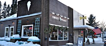 Walker's Cottage- Historic Home Two Blocks from Downtown Whitefish!