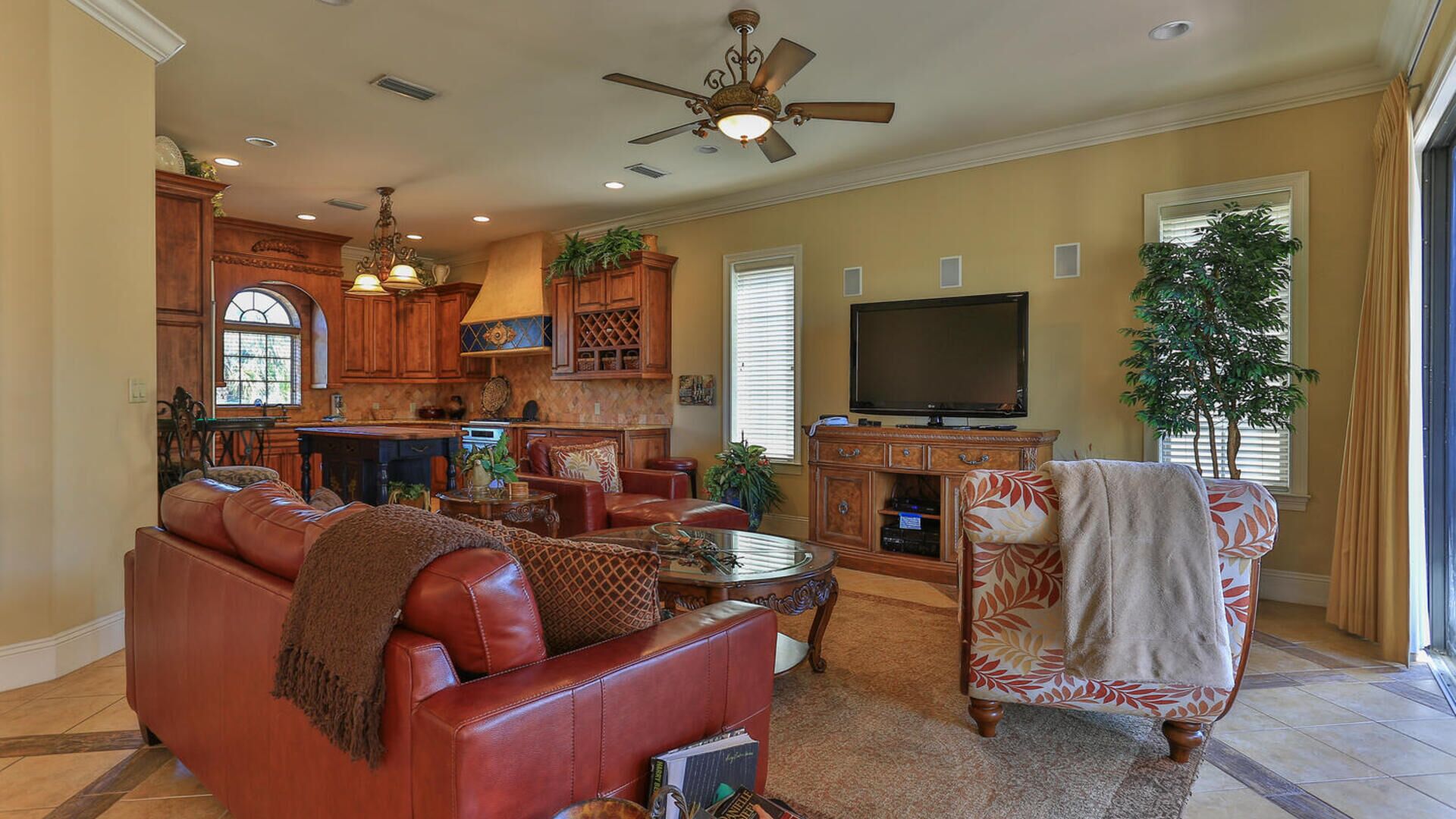 Easy beach access,  Large Community Pool And Hot Tub, small dogs welcome