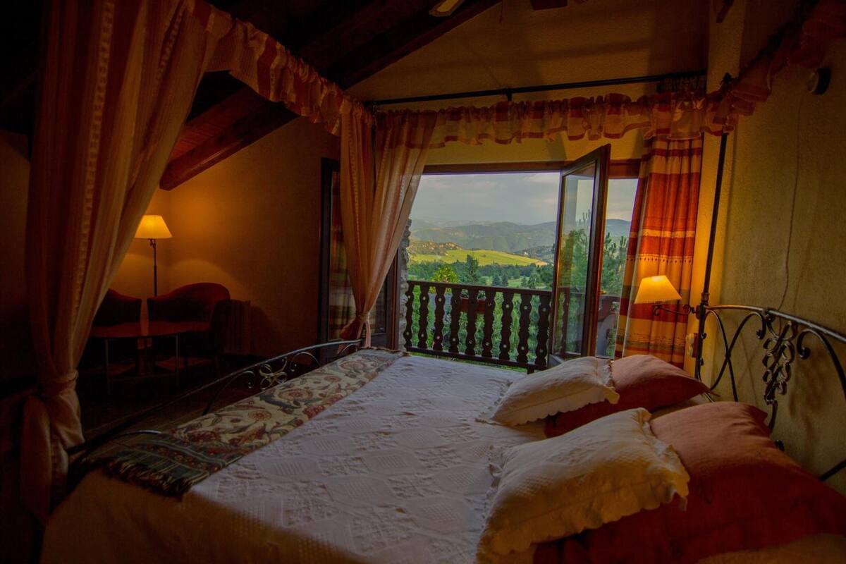 1 bedroom, premium bedding, minibar, desk