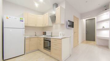 Studiosuite, 1 Queen-Bett und Schlafsofa, Turm | Eigene Kochnische | Kühlschrank, Mikrowelle, Ofen, Kochgeschirr/Geschirr/Besteck