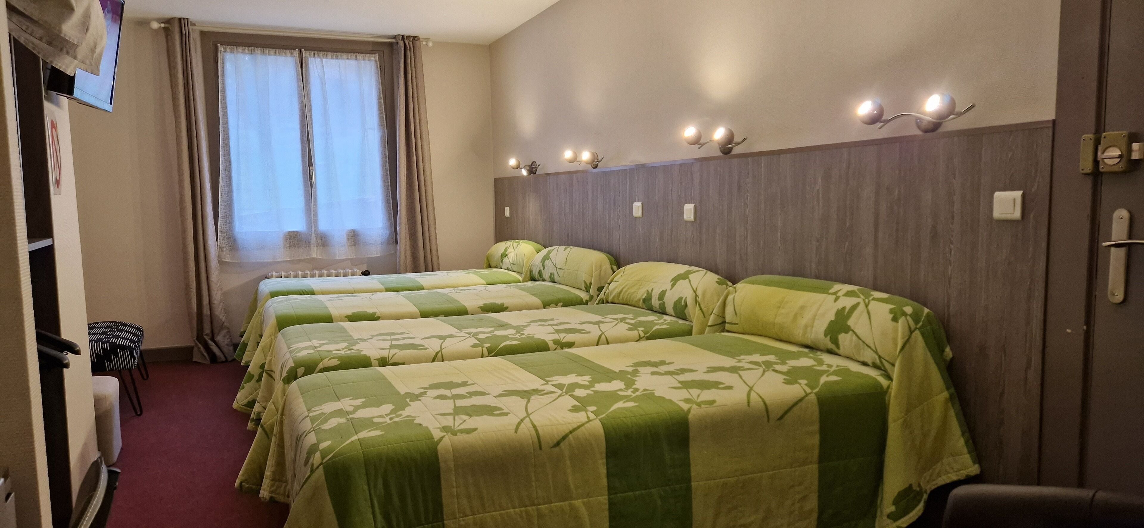 Family Room | Desk, iron/ironing board, cribs/infant beds, rollaway beds