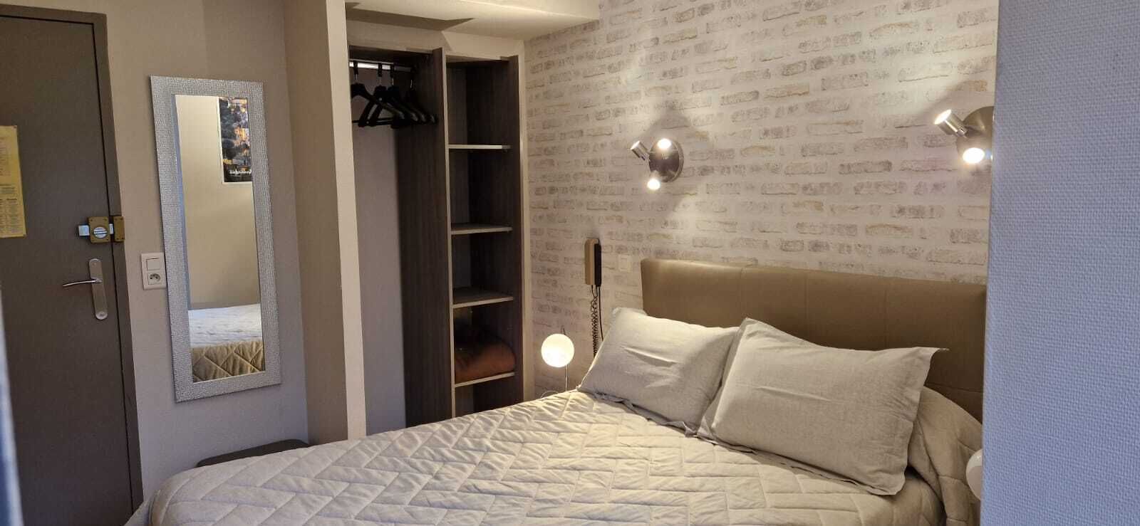 مكتب ومكواة/لوح كي وأسرّة أطفال/رضّع وأسرّة قابلة للطي