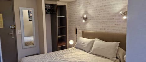 Double Room | Desk, iron/ironing board, cribs/infant beds, rollaway beds