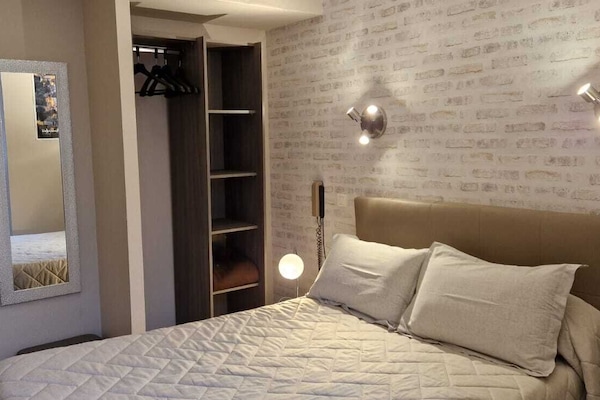 Doppelzimmer | Schreibtisch, Bügeleisen/Bügelbrett, Babybetten, Zustellbetten
