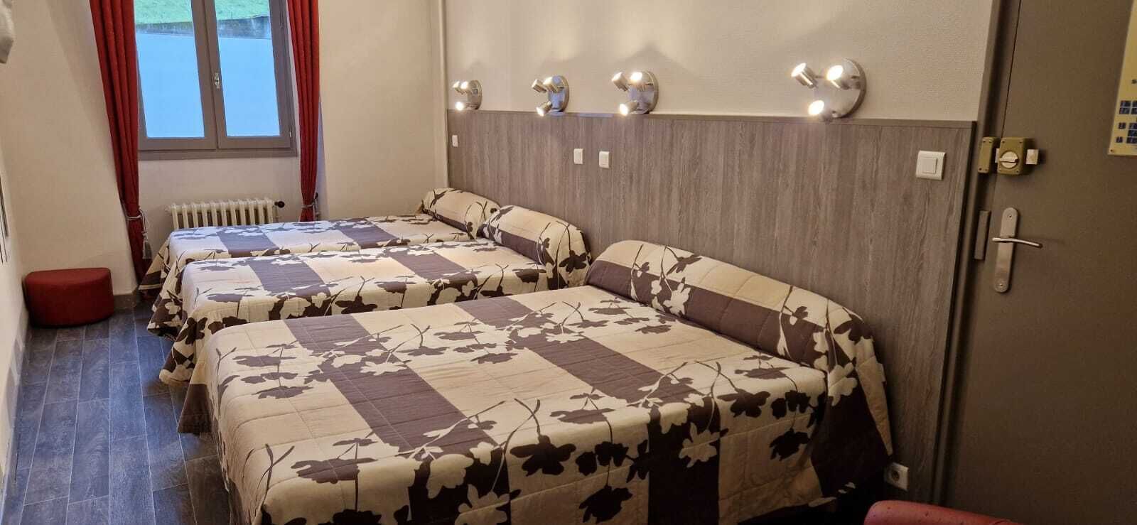 مكتب ومكواة/لوح كي وأسرّة أطفال/رضّع وأسرّة قابلة للطي