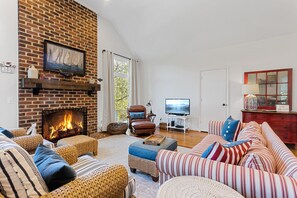 Smart-TV, peis og bøker