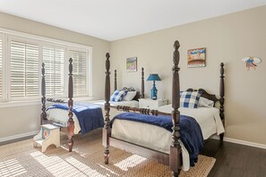 2 bedrooms, iron/ironing board, free WiFi, bed sheets - Private 2,000 Sq Ft Cottage in Historic Yorktown- w/ trolley access (Yorktown)