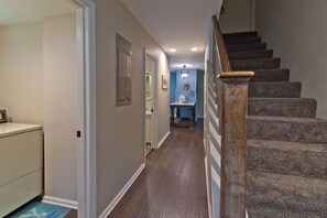 Interior - Private 2,000 Sq Ft Cottage in Historic Yorktown- w/ trolley access (Yorktown)