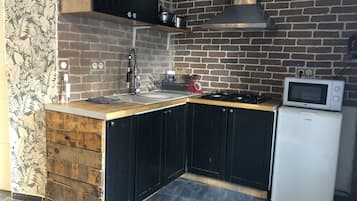 Casa | Cocina privada | Refrigerador, microondas, horno y parrilla de estufa
