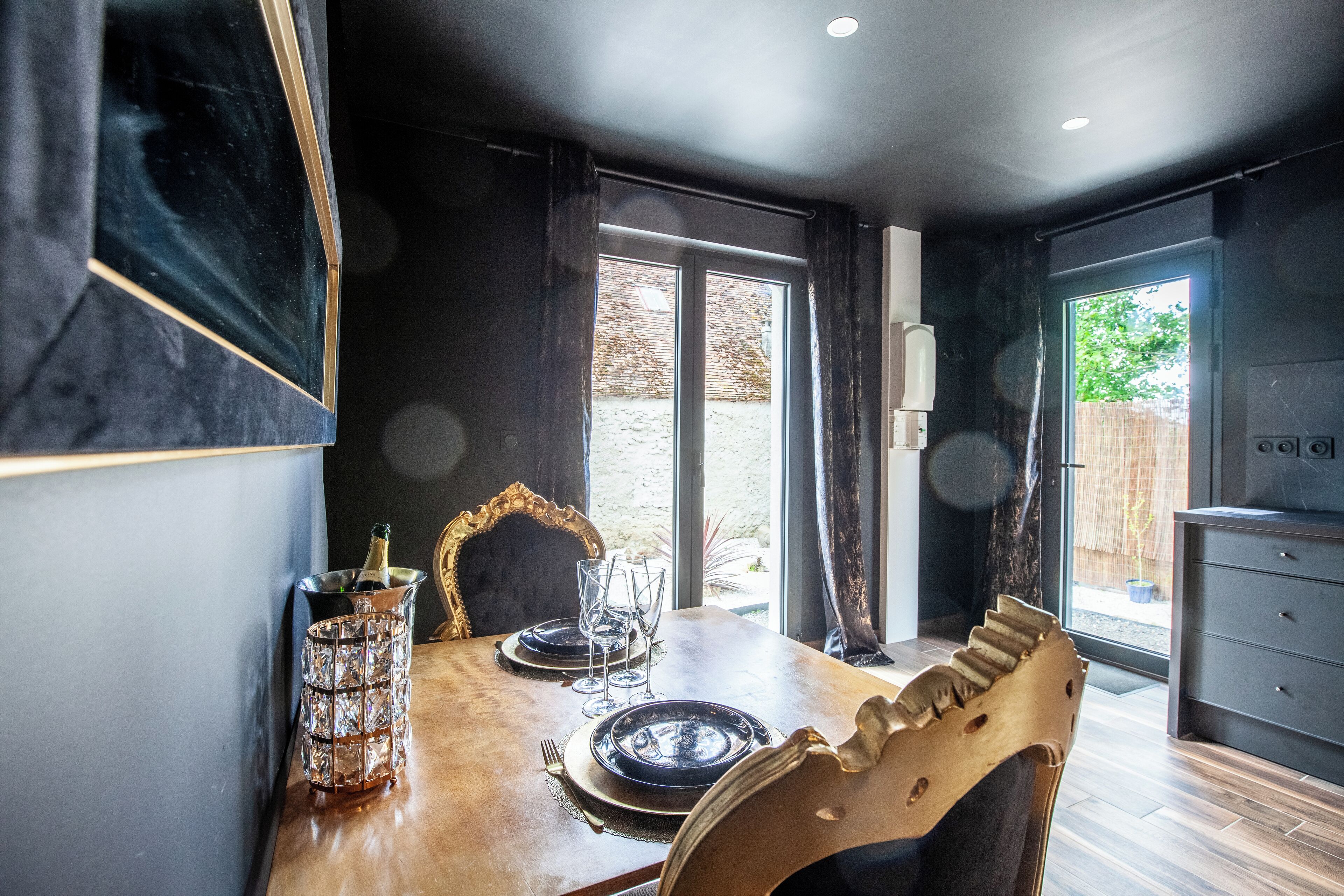 Love Room Ô plaisirs charnels | Privat køkken | Køleskab, mikrobølgeovn, ovn, kogeplade