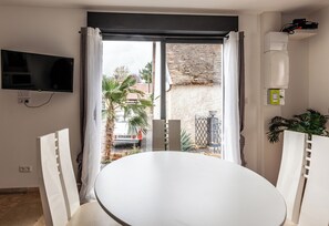 Travertin | Área de sala de estar | Televisión de pantalla plana 