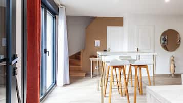 Duplex minimaliste | Cuisine privée | Réfrigérateur, micro-ondes, four, plaque de cuisson
