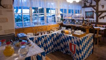 Dagelijks ontbijtbuffet (EUR 9 per persoon)