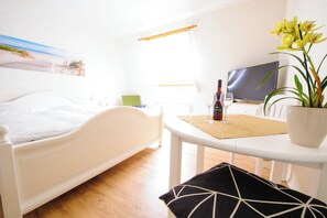 Cofres nos quartos, individualmente decorados, Wi-Fi de cortesia
