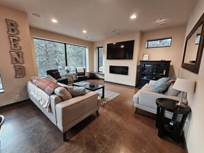 TV, lareira, DVD player, pebolim