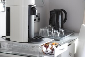 Espressokone, kahvin-/teenkeitin, vedenkeitin