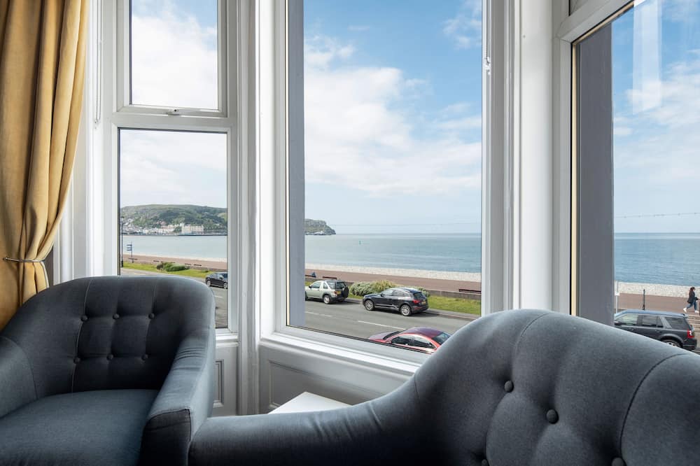 Pebble House - Llandudno