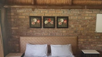 Standard Room, 1 Queen Bed | 1 bedroom, bed sheets