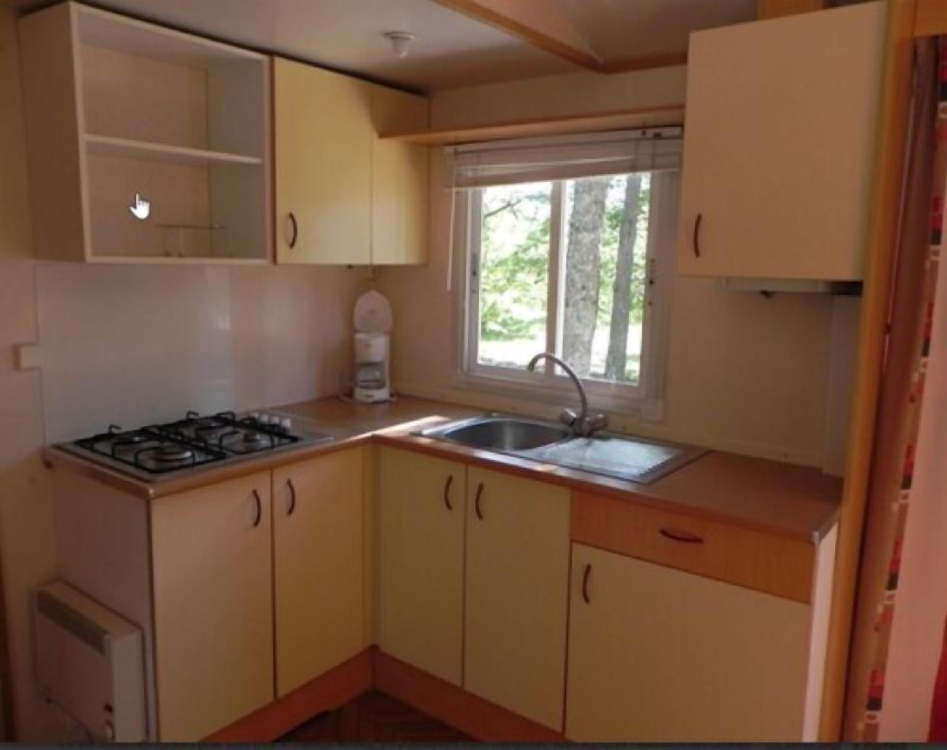 Mobile Home | Private kitchenette | Fridge, microwave, stovetop, dishwasher