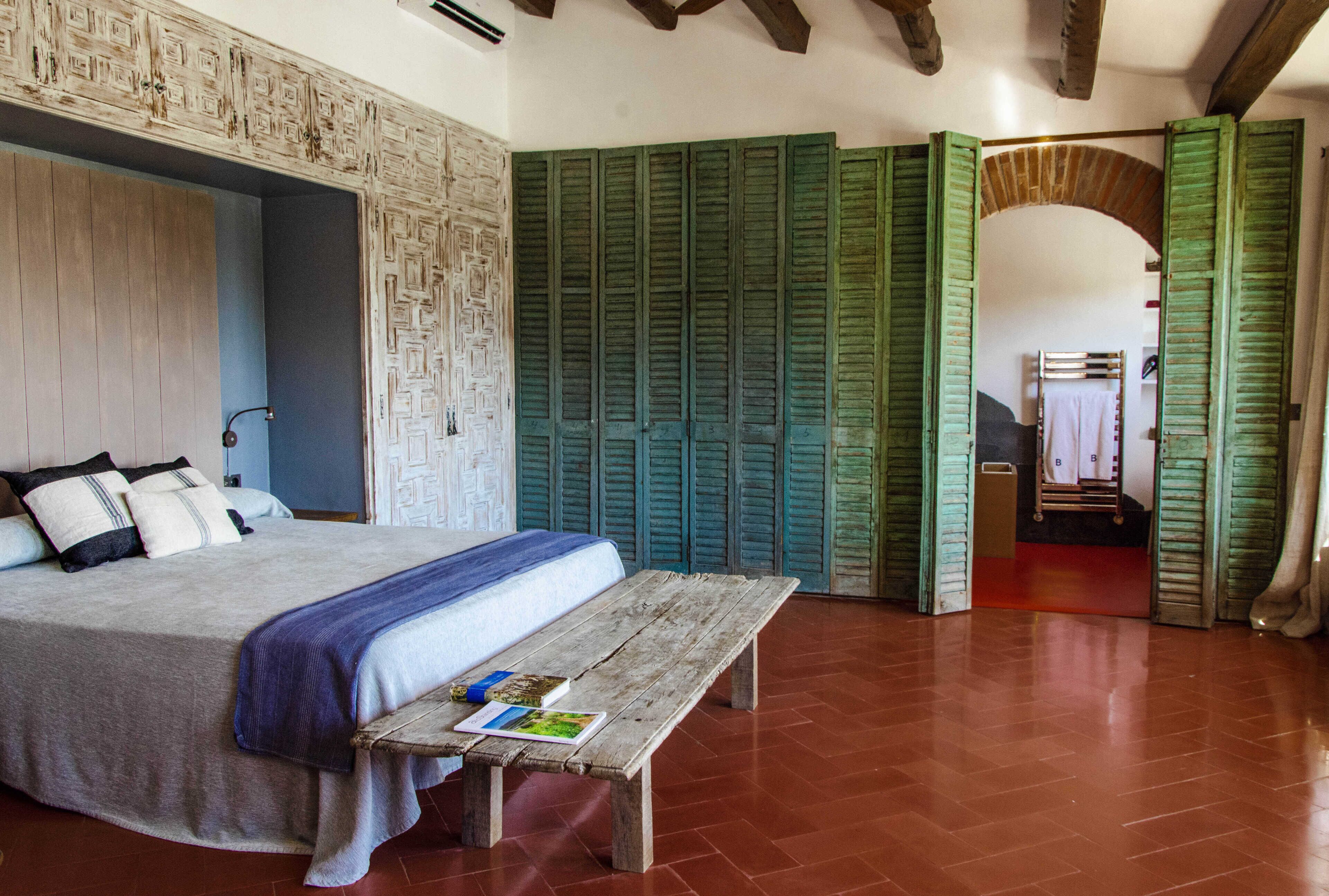 Bureau, rideaux occultants, fer et planche à repasser, Wi-Fi gratuit