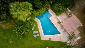 Luxury Cottage, 5 Bedrooms, Pool View (13 pax) | Desk, blackout drapes, iron/ironing board, free WiFi