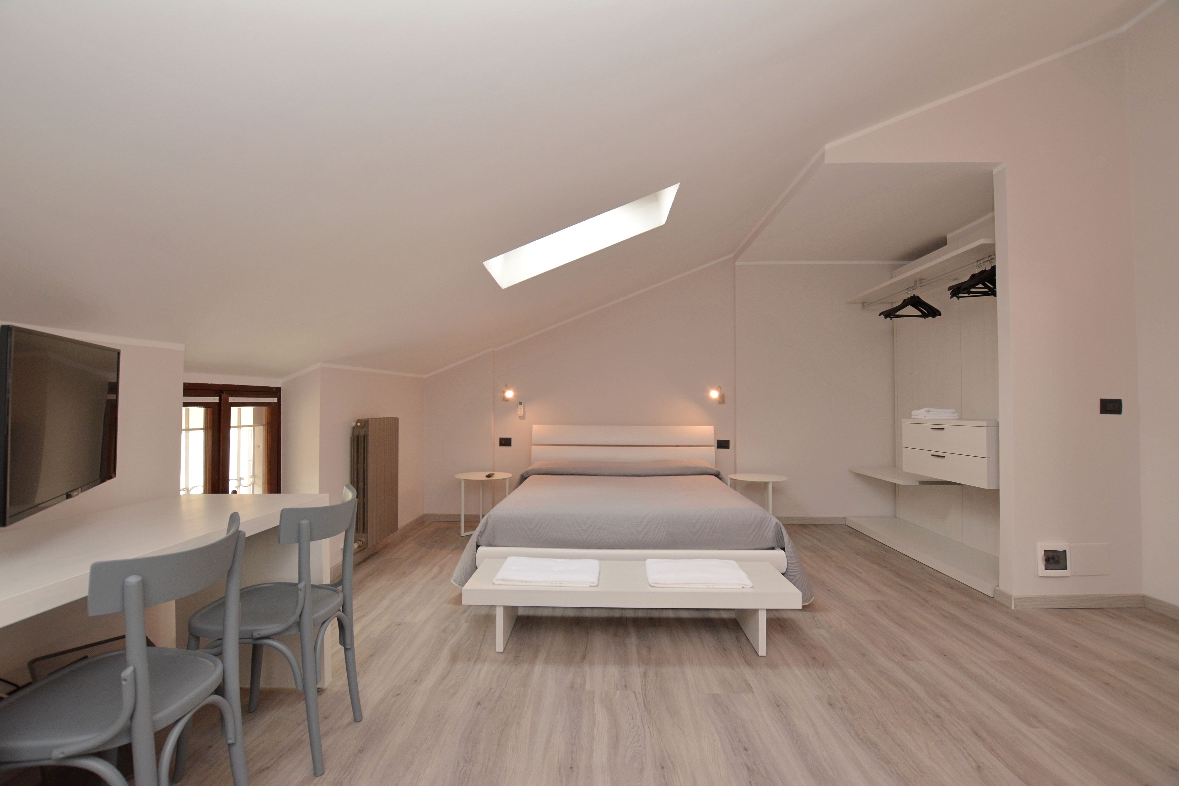 deluxe double room | premium bedding, minibar, in-room safe, desk