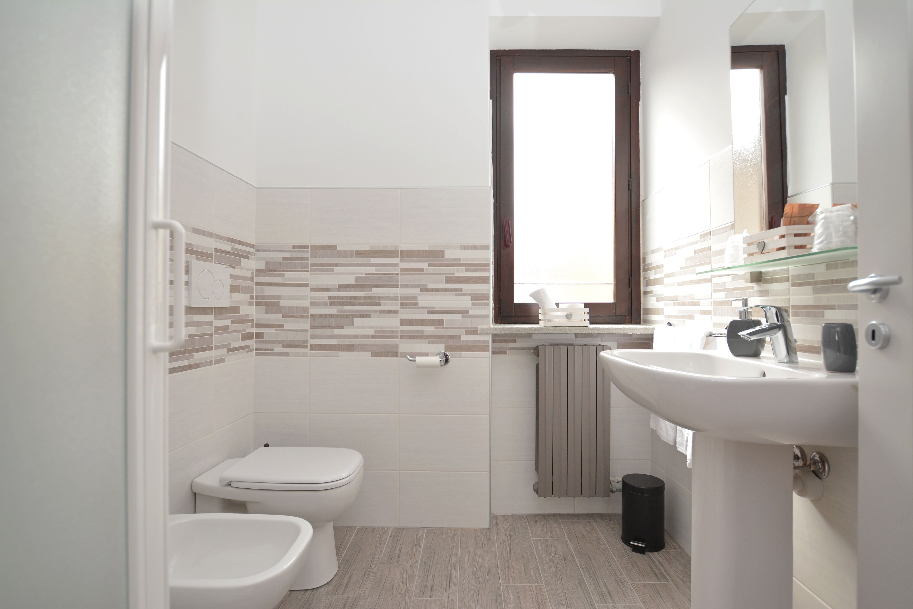 shower, free toiletries, hair dryer, slippers