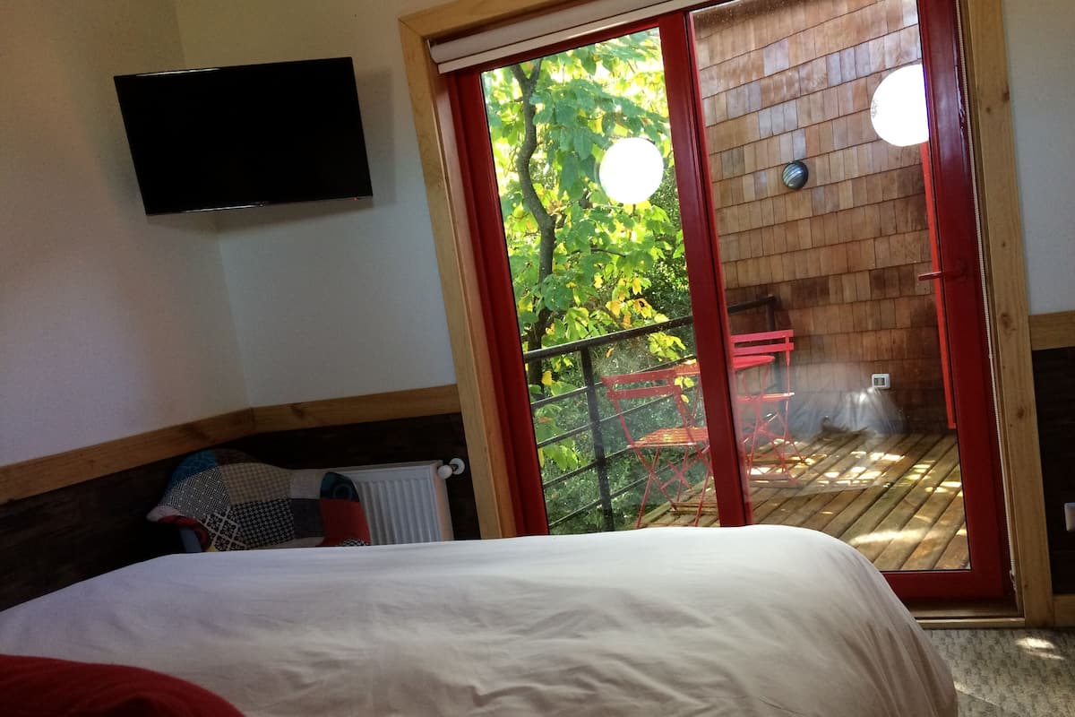 Standaard huisje, 1 slaapkamer, terras | 1 slaapkamer, luxe beddengoed, een kluis op de kamer, geluiddichte muren