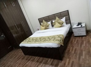1 bedroom, premium bedding, in-room safe, desk - SRM House (Greater Noida)