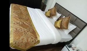 Premium bedding, in-room safe, desk, soundproofing