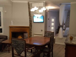 Comfort Loft, 1 Queen Bed | Iron/ironing board, free WiFi, bed sheets