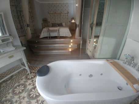 Comfort Loft, 1 Queen Bed. Puerta de Alcaraz