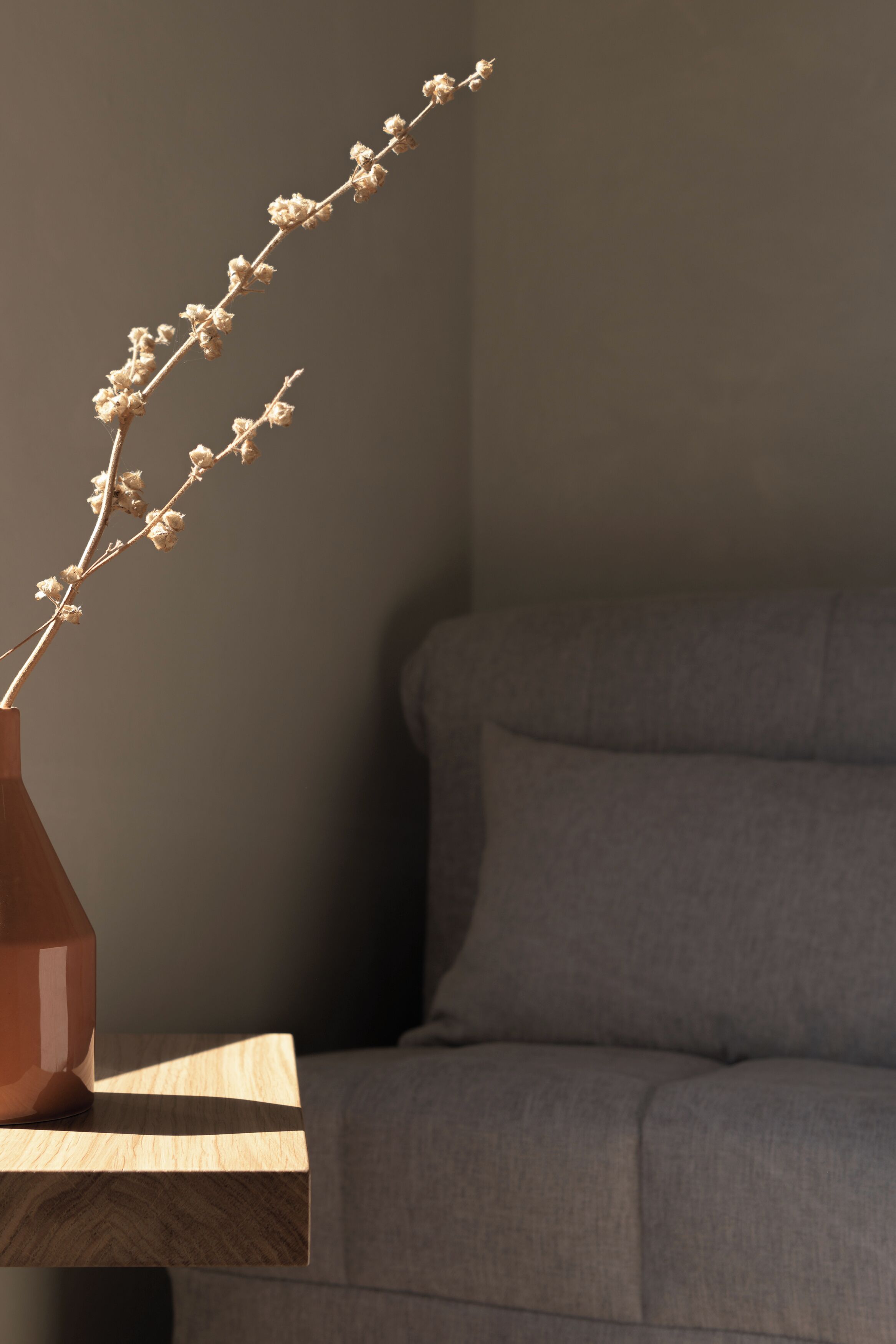 deluxe studio | living area | flat-screen tv