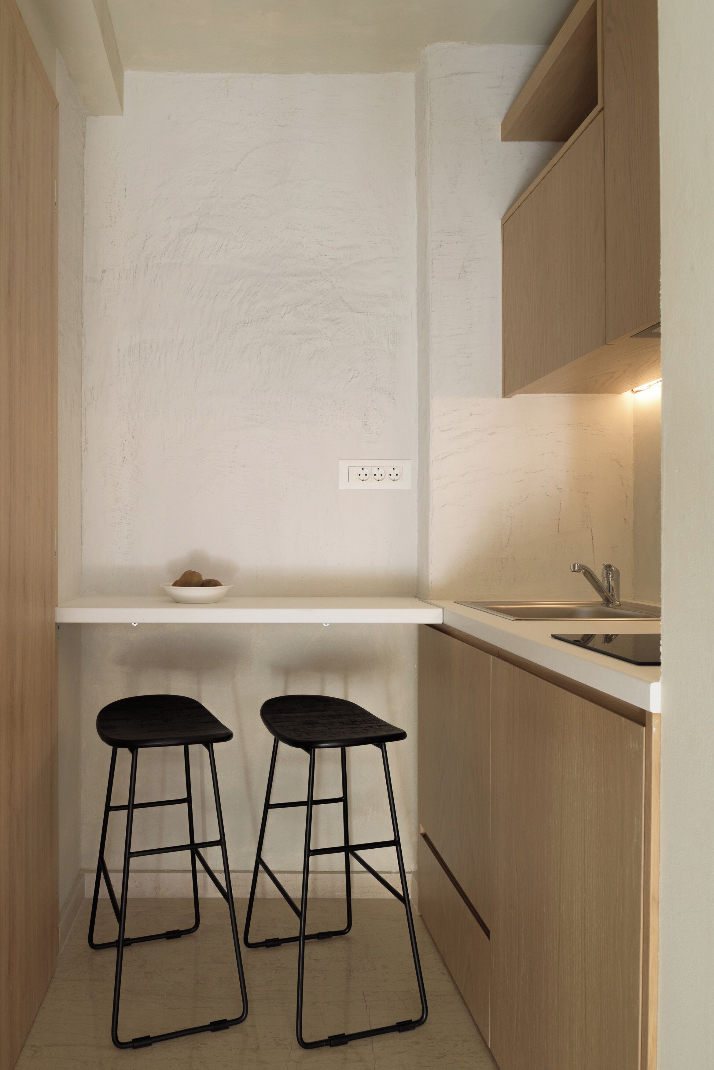 deluxe studio | private kitchen | fridge, espresso maker, coffee/tea maker, cleaning supplies