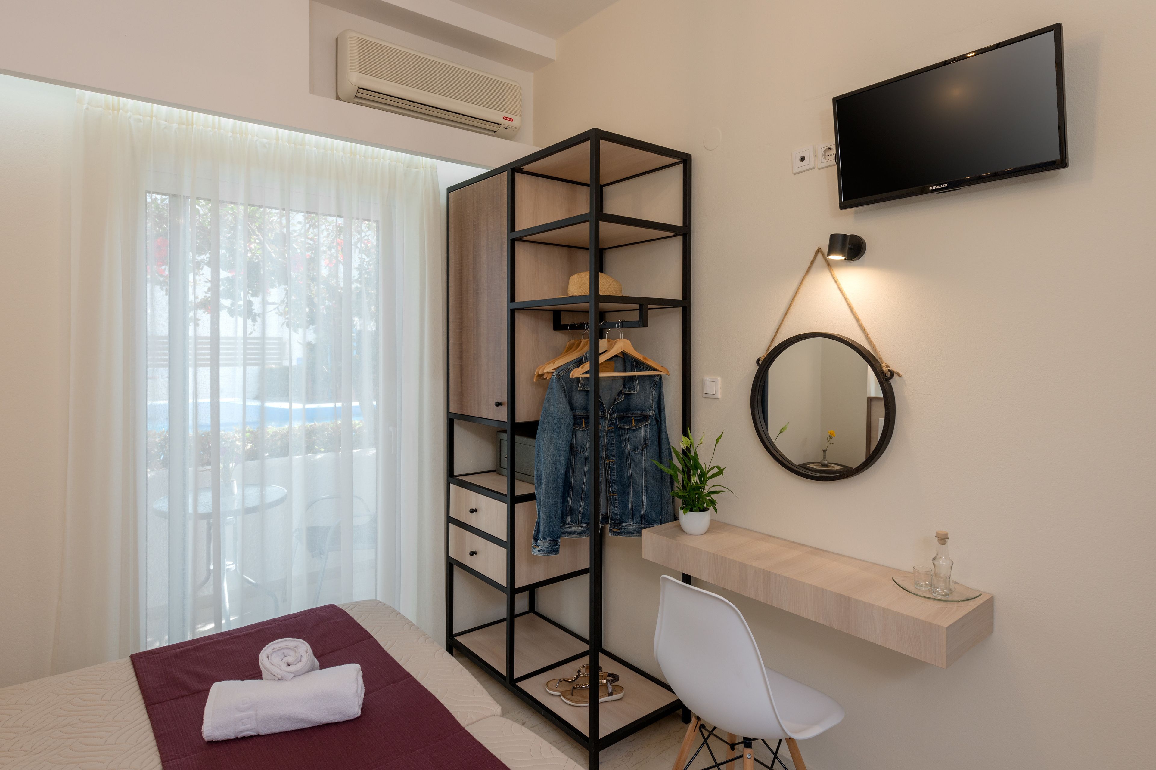 deluxe double room, non smoking, pool view | room amenity