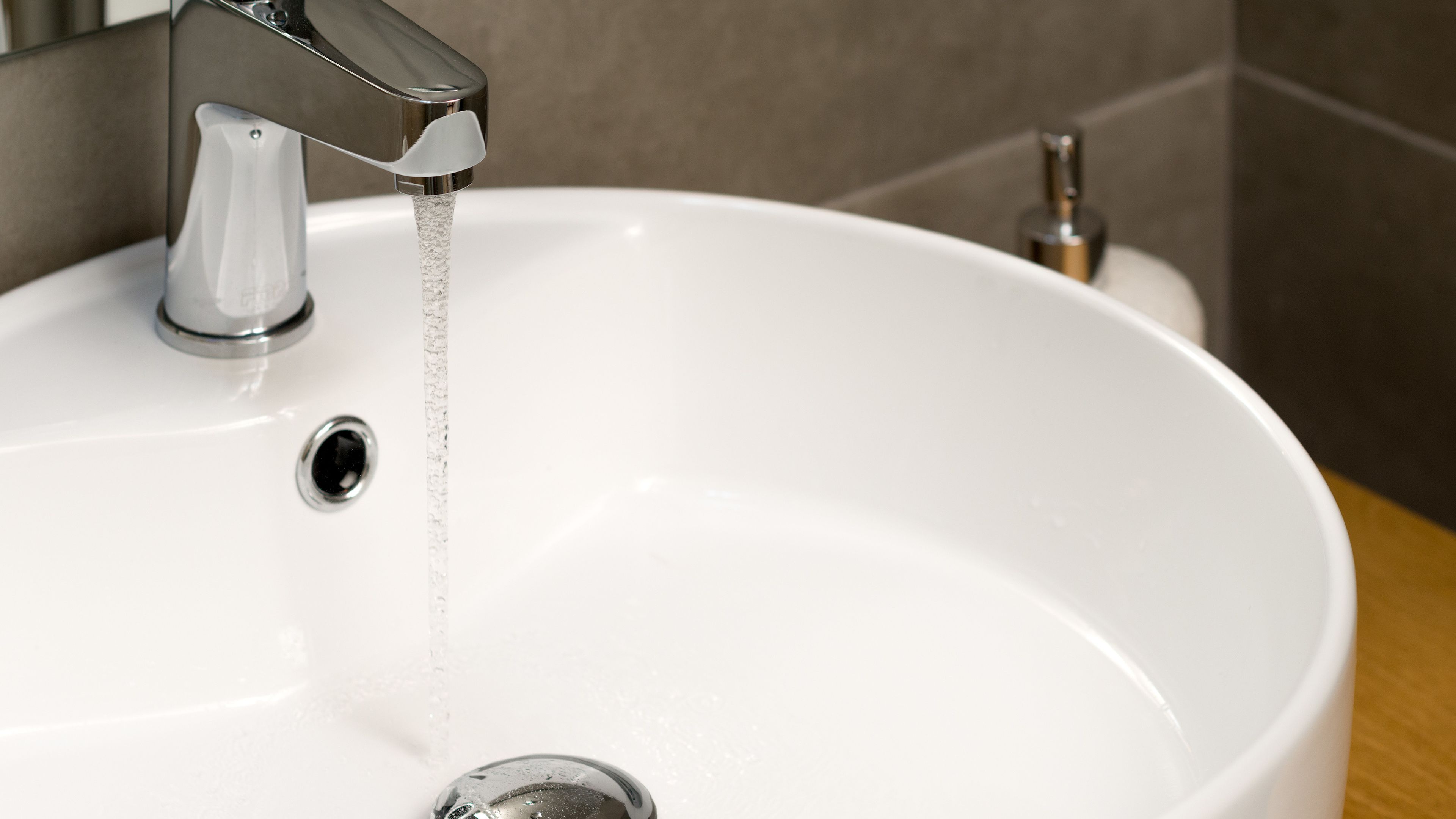 deluxe studio | bathroom sink