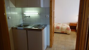 Fridge, microwave, stovetop, espresso maker - Abigél apartmanház (Balatonfured)