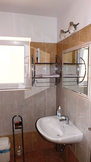 Comfort Apartment, Lanai | Bathroom | Shower, towels, soap, toilet paper - Abigél apartmanház (Balatonfured)