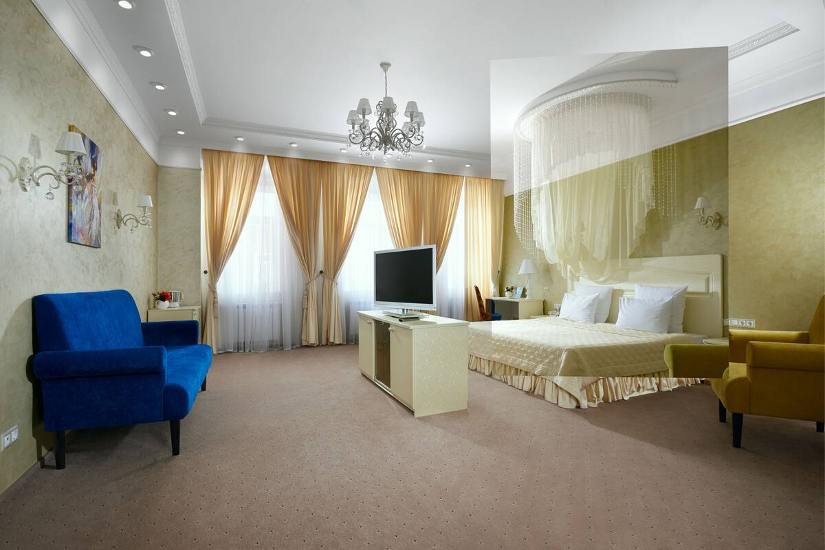 Suite Mewah | Brankas, meja kerja, Wi-Fi gratis, dan seprai linen