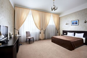 Quarto casal standard | Cofres nos quartos, escrivaninha, Wi-Fi de cortesia, roupa de cama