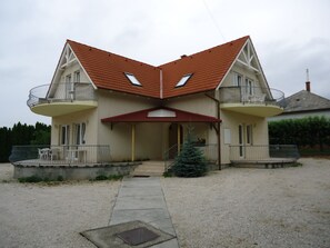 Property grounds - Klassz Apartmanház (Balatonfured)