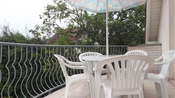 Căn hộ có thiết kế đặc sắc, lanai | Hiên