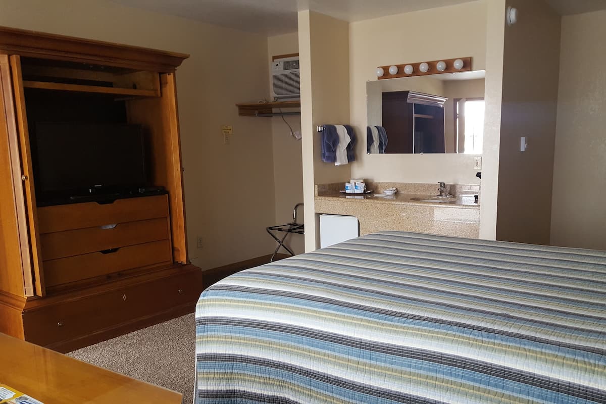 Escritorio, cortinas blackout, wifi gratis y ropa de cama