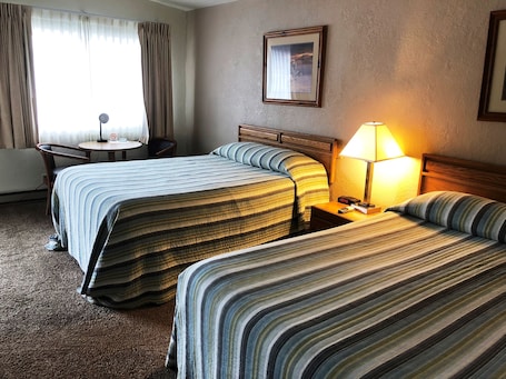 Escritorio, cortinas blackout, wifi gratis y ropa de cama