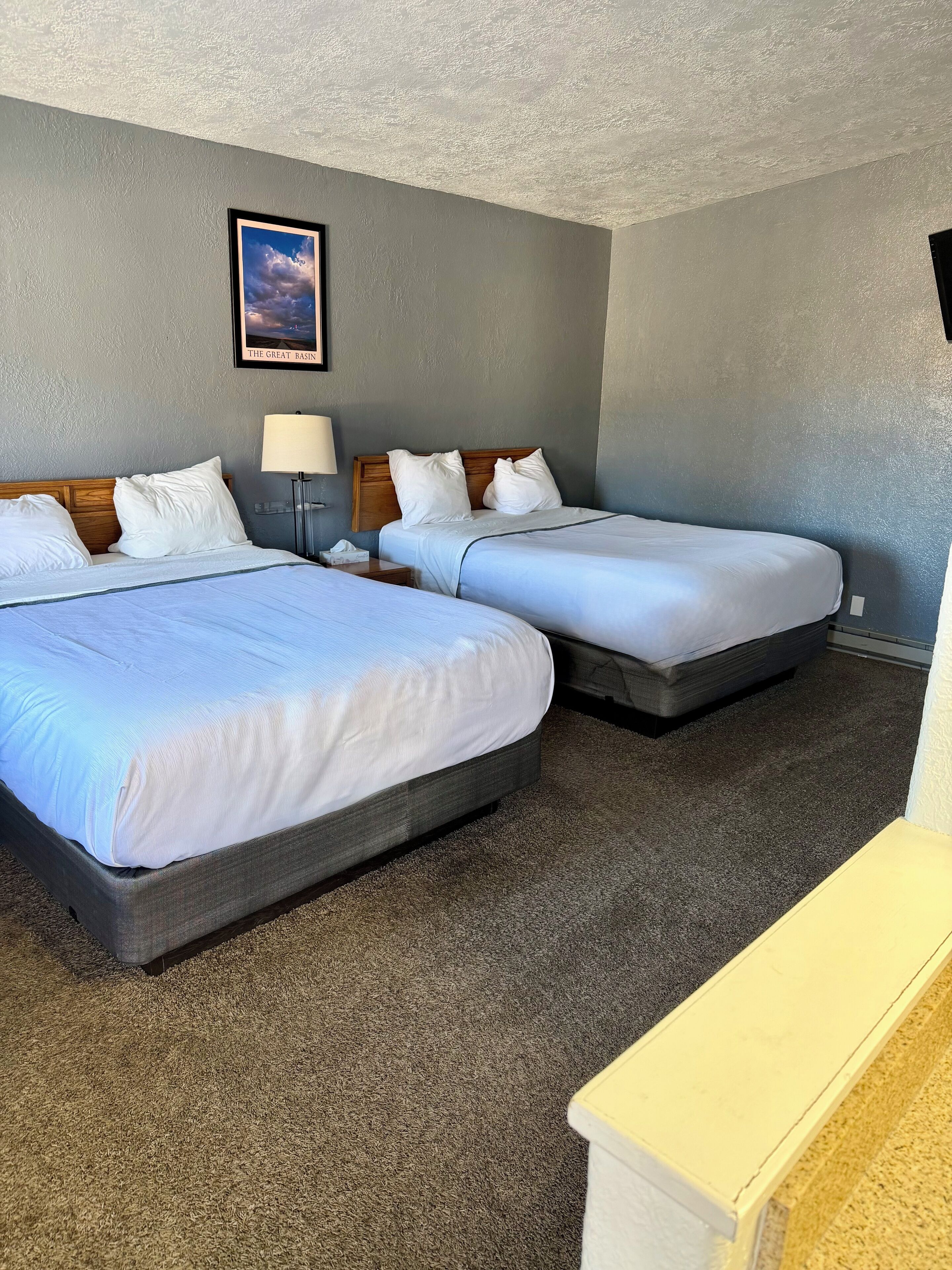 Deluxe Suite, 2 Bedrooms (2nd floor) | 办公桌、遮光窗帘、免费 WiFi、床单