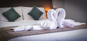 Free WiFi, bed sheets - Royal Lion Hotel (Tenby)