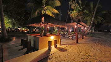 2 Bars/Lounges, Poolbar, Strandbar