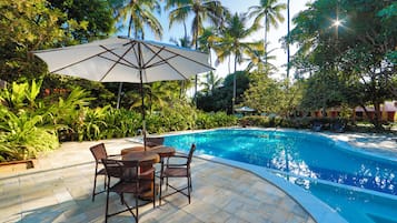 Outdoor pool, pool loungers