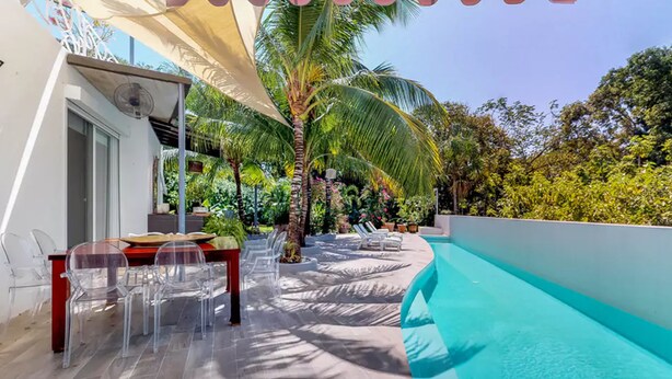 Outdoor pool, sun loungers