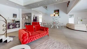 Luxury Villa | Living area | Flat-screen TV, Netflix, DVD player
